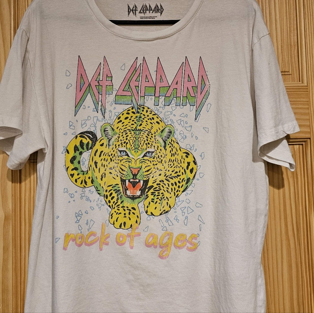 Def Leppard Rock Of Ages Large Graphic T-Shirt Womens White Band Tee - Picture 2 of 10